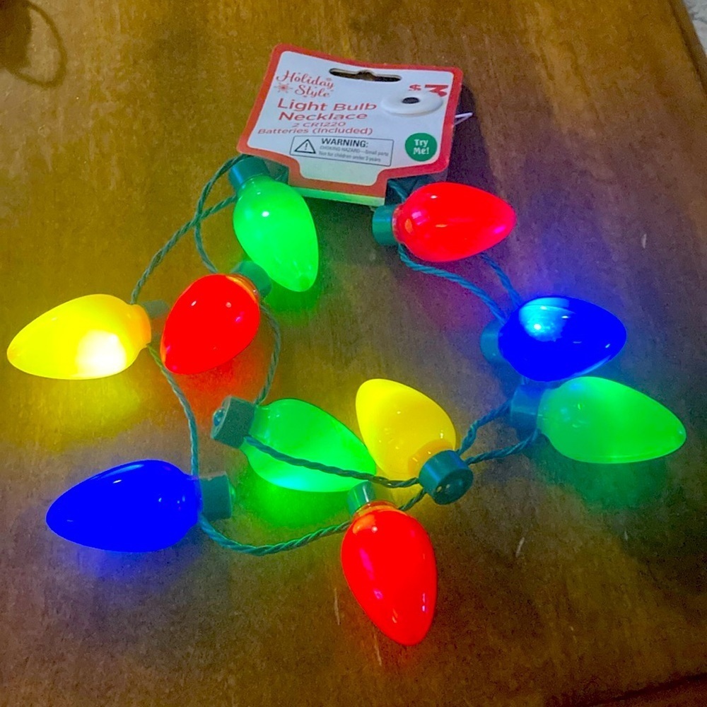 Holiday style light bulb necklace 2cr1220 batteries included